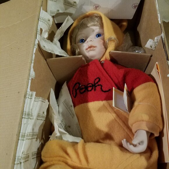 3 poohs from the Ashton-Drake Galleries - Picture 3 of 10